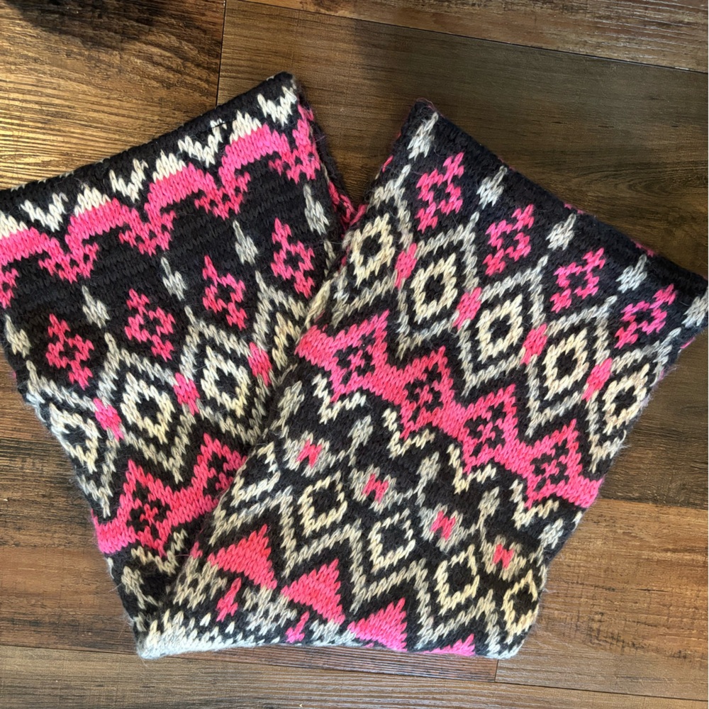 Circle wrapped American Eagle scarf
